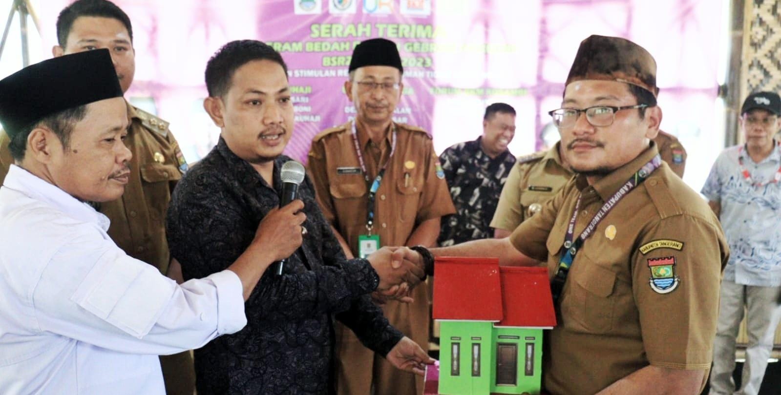 Pemerintah Kabupaten (Pemkab) Tangerang meresmikan 173 rumah layak huni bagi warga di tiga Kecamatan di Rumah Makan Abah Cianjur, Kecamatan Pakuhaji, Selasa, 31 Oktober 2023.