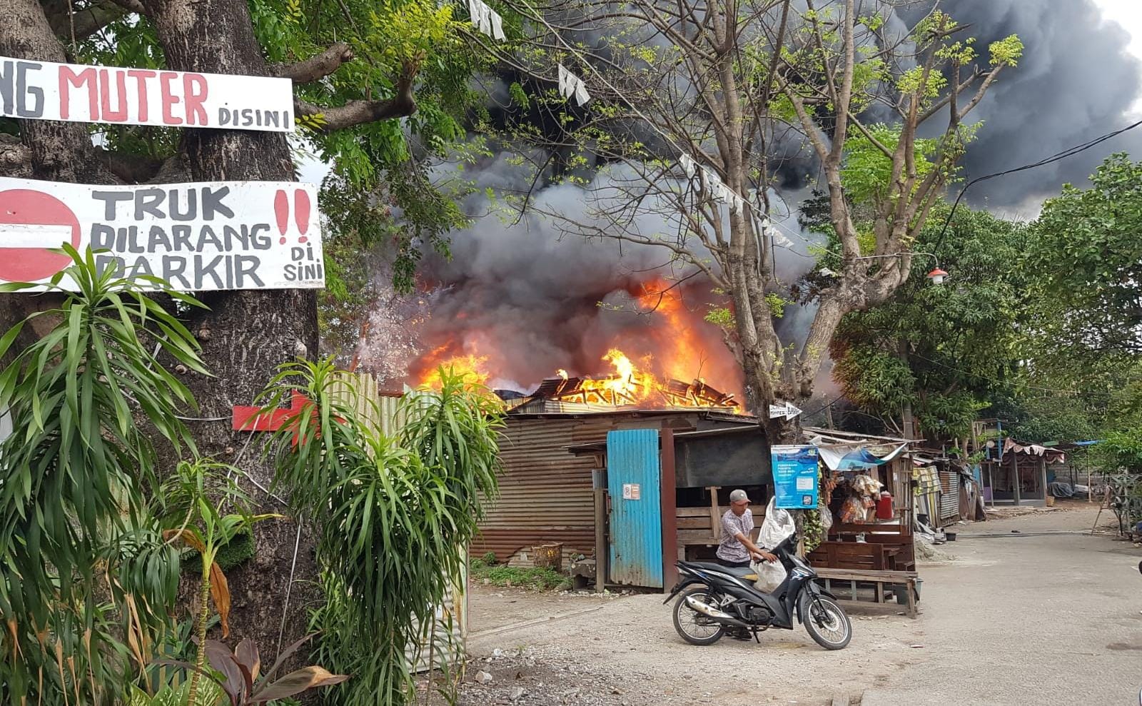 Lapak Limbah di Curug Tangerang Ludes Terbakar