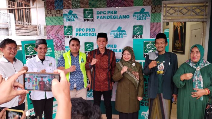 Serahkan Berkas Pendaftaran Cabup Ke Desk Pilkada PKB Pandeglang, Iing : Saya dan Teh Dewi Siap Majukan Pandeglang