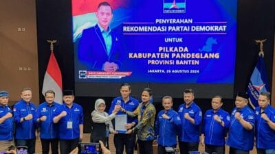 Dewan Pengurus Pusat (DPP) Partai Demokrat secara resmi mengumumkan dukungan untuk pasangan calon bupati dan wakil bupati Pandeglang, Raden Dewi Setiani dan Iing Andri Supriadi, dalam ajang Pilkada serentak 2024.