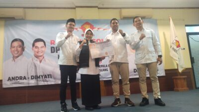 Rd Dewi Setiani, bakal calon Bupati Pandeglang, resmi menjadi kader Partai Gerindra. Hal ini ditandai dengan penyerahan Kartu Tanda Anggota (KTA) kepadanya dalam Rapat Konsolidasi Pemenangan Kepala Daerah Pandeglang di Pilkada 2024 oleh DPC Partai Gerindra, di sebuah hotel di Pandeglang, Sabtu, 24 Agustus 2024.