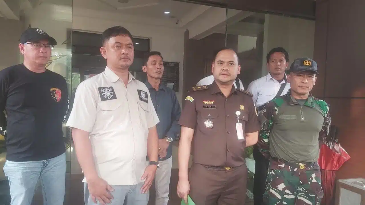 Eks Anggota TNI Pakai Seragam Lengkap Saat Sidang Kasus Penipuan di di PN Tangerang