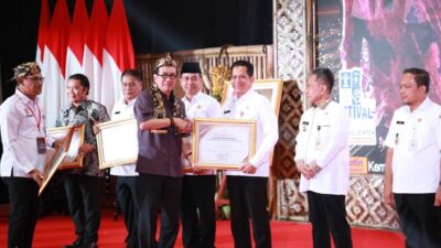 Pemkab Tangerang mendapatkan Penghargaan Anubhawa Sasana Desa Kelurahan dari Kementerian Hukum dan HAM RI. Penghargaan tersebut diserahkan langsung oleh Menteri Hukum dan HAM RI, Yasonna Laoly kepada Pj Bupati Tangerang Andi Ony di Lapas Kelas I Anak Kota Tangerang, Rabu, 7 Agustus 2024.