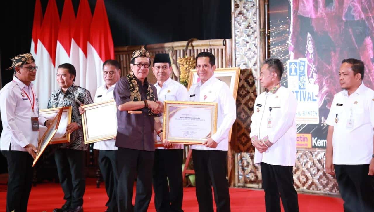 Pemkab Tangerang mendapatkan Penghargaan Anubhawa Sasana Desa Kelurahan dari Kementerian Hukum dan HAM RI. Penghargaan tersebut diserahkan langsung oleh Menteri Hukum dan HAM RI, Yasonna Laoly kepada Pj Bupati Tangerang Andi Ony di Lapas Kelas I Anak Kota Tangerang, Rabu, 7 Agustus 2024.