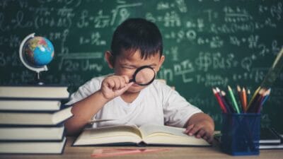 Pelajari strategi efektif untuk membantu anak mengatasi kesulitan belajar, menciptakan lingkungan yang mendukung, dan menggunakan metode pembelajaran beragam agar mereka mencapai potensi terbaik.