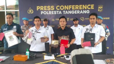 Mantan Kades Gembong, Ahmad Hudori, ditangkap polisi karena diduga menggelapkan Rp 1,38 miliar dari anggaran Dana Desa 2018 untuk hiburan malam. Temukan detail skandal korupsi dan modus operandi yang diungkap dalam kasus ini