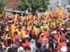 Ribuan masyarakat Kota Tangerang merayakan kemeriahan Parade 12 Tahunan Gotong Toapekong dengan diiringi 1.200 pembawa liong. Tiga joli yang memukau, termasuk YMS Kwan Im Hud Couw, menjadi sorotan utama. Dikenal sebagai Warisan Budaya Tak Benda, perayaan ini dipimpin oleh generasi muda Tionghoa yang bersemangat melestarikan budaya mereka.