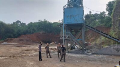 Satpol PP) Kabupaten Pandeglang menggelar inspeksi mendadak (sidak) di batching plant PT Patia Putra Mandiri yang berlokasi di Kampung Lebak Sereh, Kelurahan Kadumerak, Kecamatan Karangtanjung pada Senin (30/9/2024)