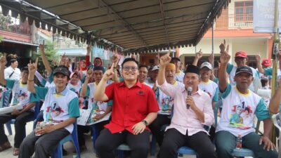 Kampanye dialogis Ade Sumardi di Kelapa Dua meriah dengan kehadiran Abraham Garuda Laksono. Simak interaksi langsung mereka dengan warga dan komitmen untuk membawa perubahan di Banten.