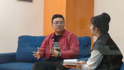 Abraham Garuda Laksono, anggota DPRD Banten termuda, mengajak Generasi Z untuk mendalami makna Sumpah Pemuda dalam podcast "Sumpah Pemuda dan Gen Z Banten" di UMN. Ia menekankan pentingnya peran pemuda dalam menjaga nilai kebangsaan di era digital dan mendorong partisipasi aktif dalam pembangunan masyarakat, serta mengingatkan untuk bijak dalam memanfaatkan teknologi.