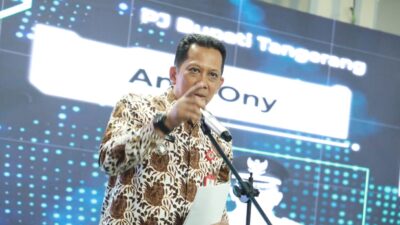 Pj Bupati Tangerang, Andi Ony, meresmikan acara Business Matching Peningkatan Penggunaan Produk Dalam Negeri (P3DN) dan Temu Pelaku Usaha di Gerai Tangerang Gemilang, pada Kamis (10/10/2024). Dalam rangka HUT Kabupaten Tangerang ke-392, Andi Ony menekankan pentingnya kolaborasi antara pemerintah dan pelaku usaha untuk memperkuat perekonomian lokal dan mempromosikan produk unggulan. Acara ini juga dimeriahkan dengan pameran produk lokal yang berkualitas. Dukung produk dalam negeri dan tingkatkan rasa nasionalisme!