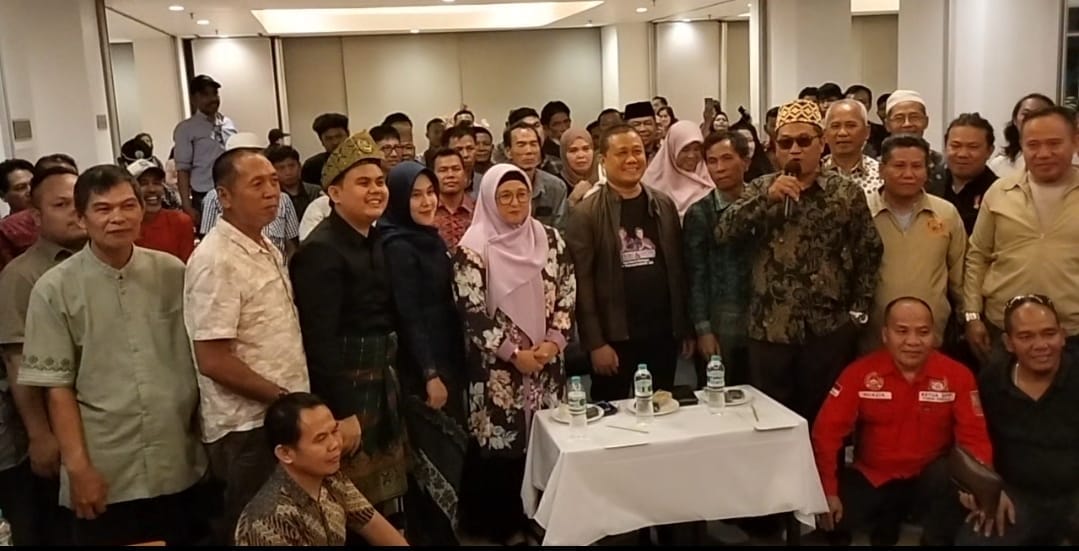 Ratusan tokoh masyarakat asal Sumatera menggelar deklarasi untuk mendukung Pasangan Calon (Paslon) Bupati dan Wakil Bupati Tangerang, Moch. Maesyal Rasyid dan Intan Nurul Hikmah, pada Minggu (13/10/2024).