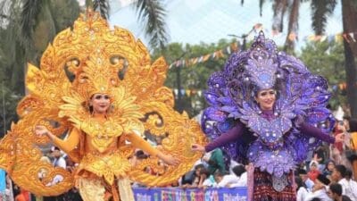 Pemerintah Kota Tangerang melalui Dinas Kebudayaan dan Pariwisata akan menggelar Festival Budaya 2024 pada 1-3 November di Taman Elektrik. Acara ini menawarkan beragam kegiatan budaya, termasuk lomba tari, kasidah, pencak silat, dan konser musik, yang dapat dinikmati secara gratis oleh semua masyarakat. Festival ini bertujuan untuk melestarikan budaya lokal dan meningkatkan daya tarik wisata serta perekonomian Kota Tangerang. Untuk informasi lebih lanjut, kunjungi media sosial resmi Disbudpar Kota Tangerang.