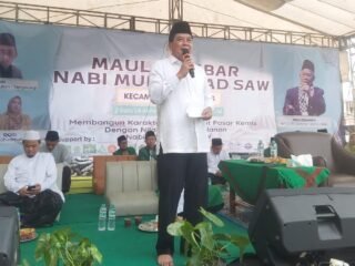 Calon Bupati Tangerang, Maesyal Rasyid, menghadiri Maulid Akbar NU di Desa Sukamantri dan berkomitmen untuk melanjutkan program pembangunan pondok pesantren dari Bupati sebelumnya, Ahmed Zaki Iskandar, jika terpilih pada Pilkada 2024.