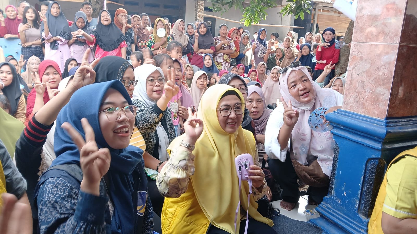 Temukan visi Intan Nurul Hikmah sebagai calon Wakil Bupati Tangerang dalam memberdayakan perempuan dan menciptakan peluang ekonomi serta pendidikan bagi masyarakat.