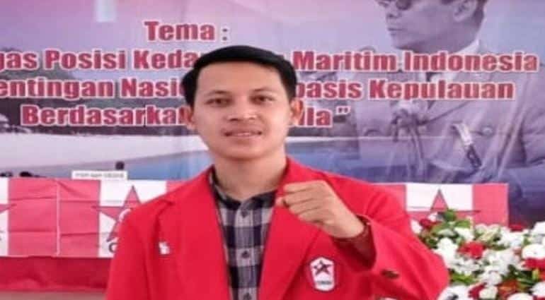 Ketua GMNI Banten, Indra A Patiwara, mendesak aparat kepolisian untuk menangkap dalang di balik kerusuhan demonstrasi yang mengakibatkan meninggalnya anggota Satpol PP, Yadi Suryadi. Dalam konferensi pers, ia menekankan pentingnya keadilan dan pengusutan tuntas kasus ini untuk mencegah ketidakadilan semakin merajalela di Banten. Simak pernyataan dan langkah-langkah yang akan diambil GMNI Banten dalam artikel ini!