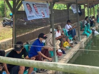 Bison menggelar lomba mancing di Pandeglang untuk mendukung pasangan calon gubernur Andra-Dimyati. Acara yang berlangsung pada 11-12 Oktober 2024 ini sukses menarik ratusan peserta dan menciptakan suasana silaturahmi yang hangat. Dengan tema "Mancing Kemenangan Andra-Dimyati," kegiatan ini tidak hanya menawarkan hadiah menarik, tetapi juga menjadi sarana untuk memperkenalkan pasangan calon kepada masyarakat. Dapatkan informasi lengkapnya di sini