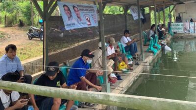 Bison menggelar lomba mancing di Pandeglang untuk mendukung pasangan calon gubernur Andra-Dimyati. Acara yang berlangsung pada 11-12 Oktober 2024 ini sukses menarik ratusan peserta dan menciptakan suasana silaturahmi yang hangat. Dengan tema "Mancing Kemenangan Andra-Dimyati," kegiatan ini tidak hanya menawarkan hadiah menarik, tetapi juga menjadi sarana untuk memperkenalkan pasangan calon kepada masyarakat. Dapatkan informasi lengkapnya di sini