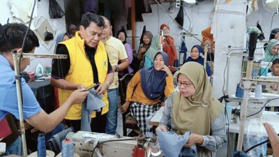 Maesyal Rasyid, calon Bupati Tangerang nomor urut 2, mengunjungi Desa Gintung, Sukadiri, untuk memperkenalkan program kerja yang fokus pada kesehatan, pendidikan, serta pengembangan UMKM dan IKM. Dalam kunjungan tersebut, ia meninjau usaha konveksi lokal yang memberdayakan ibu-ibu setempat dan berkomitmen untuk mendukung pertumbuhan industri kecil di daerah tersebut