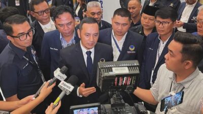 Sekretaris Bappilu Partai Nasdem Willy Aditiya mengingatkan seluruh kader untuk loyal kepada pasangan calon yang diusung partai. Dia menegaskan sanksi tegas bagi pengkhianat.