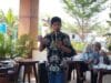 Aktivis lingkungan menyoroti ketidakseriusan Satuan Polisi Pamong Praja (Satpol PP) Kabupaten Tangerang dalam menutup tambang ilegal di Kecamatan Kronjo. Meskipun penutupan telah dilakukan di beberapa lokasi, aktivitas galian tanah terus berlanjut. Founder Teratai Institute, Yanto, menilai pemerintah dan aparat penegak hukum tidak mengambil tindakan tegas, serta mendesak legalisasi tambang untuk pemulihan ekosistem dan peningkatan pendapatan daerah.