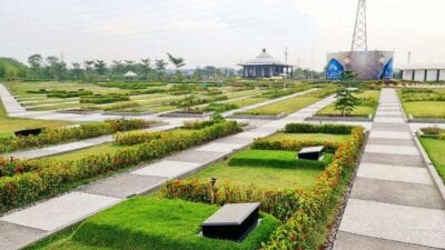 Al Azhar Memorial Garden di Karawang, Jawa Barat, menawarkan tempat peristirahatan terakhir yang nyaman dan sesuai syariat Islam. Dengan pengalaman lebih dari 13 tahun, layanan lengkap mulai dari penyediaan lahan hingga prosesi pemulasaraan, Al Azhar Memorial Garden menjadi pilihan ideal bagi keluarga Muslim. Temukan fasilitas unggulan dan kemudahan dalam merencanakan pemakaman yang bermakna. Untuk informasi lebih lanjut, kunjungi Al Azhar Memorial Garden.