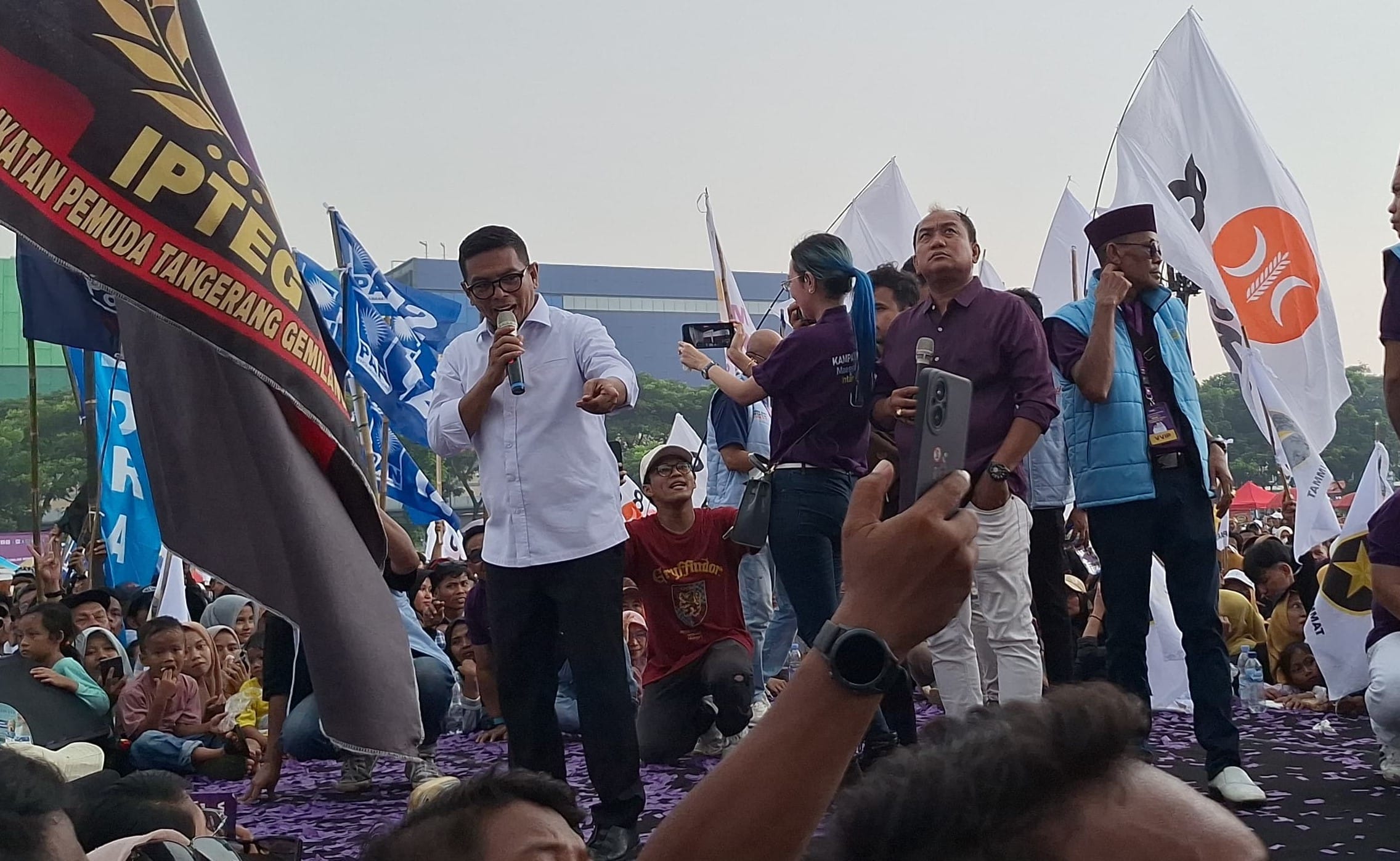 Andra Soni, Ketua DPD Gerindra Banten dan Calon Gubernur Banten, menegaskan bahwa Maesyal Rasyid adalah calon Bupati Tangerang yang layak dipilih dan bukan calon kaleng-kaleng. Dalam kampanye akbar di Citra Raya, ia menyatakan keyakinannya akan kemampuan Maesyal dalam membangun Kabupaten Tangerang, didukung oleh pengalaman dan prestasinya sebagai kader Gerindra. Andra juga menyoroti antusiasme masyarakat dan pentingnya pasangan Maesyal-Intan untuk masa depan daerah.