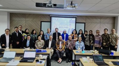 Dewan Pengurus Cabang Ikatan Asesor Profesional (IASPRO) Tangerang mengadakan Bimbingan Teknis (Bimtek) bagi calon Master Trainer SKKNI di Universitas Multimedia Nusantara pada 20-21 November 2024. Dipandu oleh Dr. Indiwan Seto Wahyu Wibowo, kegiatan ini bertujuan untuk meningkatkan kompetensi instruktur melalui pemahaman 14 unit kompetensi SKKNI Trainer level 6. Didukung oleh DPC IASPRO Tangerang dan Bekasi, Bimtek ini memberi peluang bagi 22 peserta dari berbagai latar belakang untuk memperdalam pengetahuan dan keterampilan dalam pengembangan pelatihan yang berkualitas.