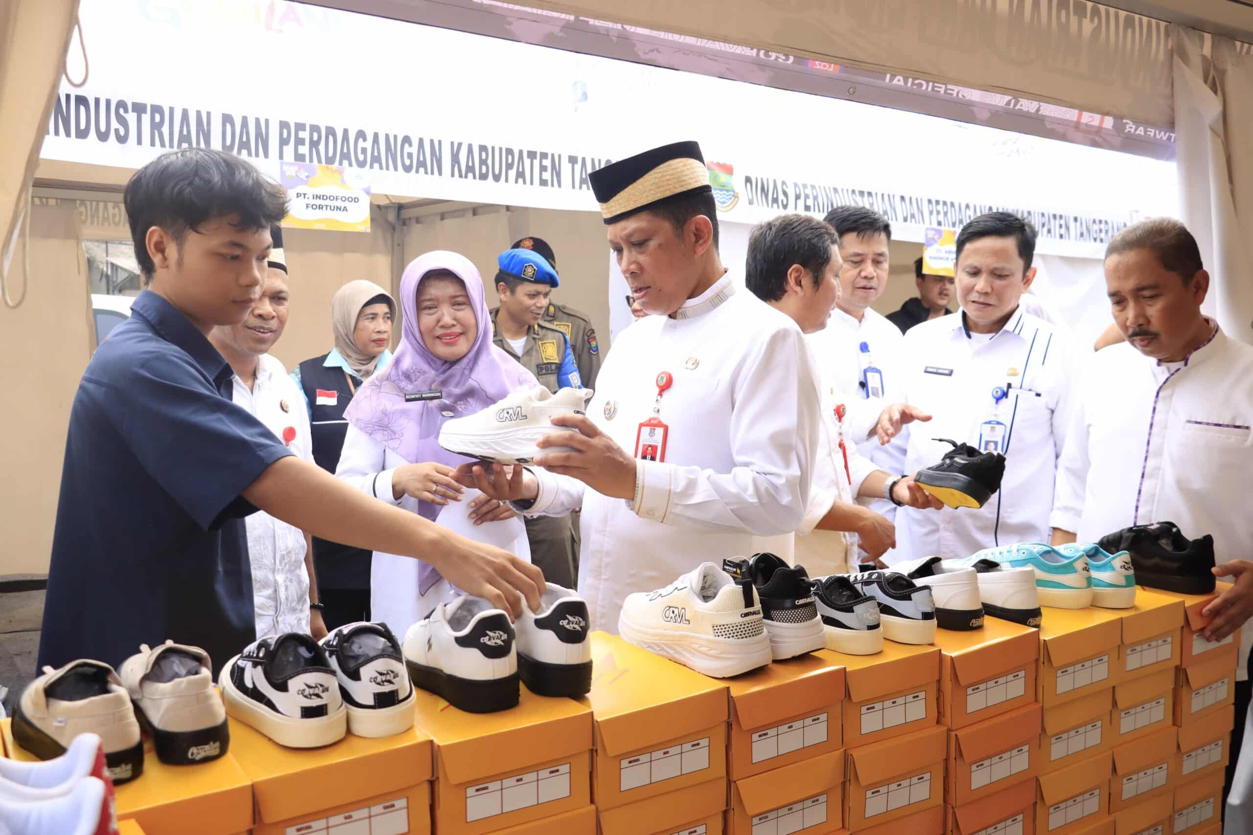 GTG Sneakers Day 2024 di Kabupaten Tangerang, acara yang mendorong promosi dan pengembangan industri sepatu lokal. Dukung kreativitas pengrajin dan temukan berbagai brand sepatu unik dalam momen kolaborasi komunitas kreatif.