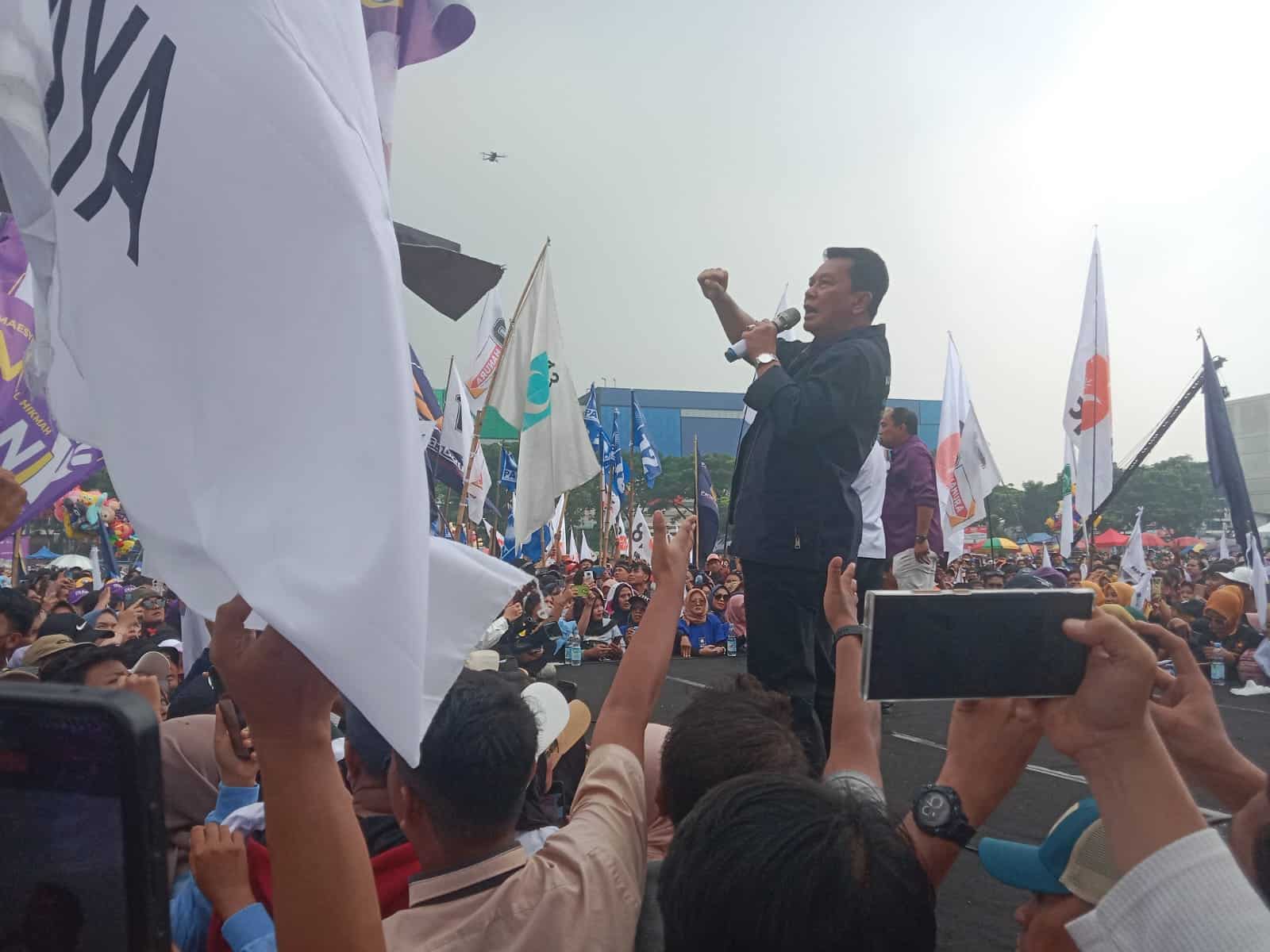 Ribuan pendukung Maesyal Rasyid dan Intan Nurul Hikmah memeriahkan kampanye akbar di Citra Raya pada 16 November 2024. Acara dimeriahkan oleh artis terkenal dan dihadiri oleh relawan serta 14 partai politik, menunjukkan dukungan kuat untuk paslon nomor urut 2 dalam Pilkada Kabupaten Tangerang.