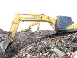 Pemkot Tangerang melakukan penataan ulang TPA Rawa Kucing dengan memanfaatkan Refused Derived Fuel (RDF) dan pengelolaan landfill yang ramah lingkungan. Inovasi ini bertujuan untuk meningkatkan pengelolaan sampah, mengurangi volume sampah, dan mendukung lingkungan yang lebih bersih dan berkelanjutan