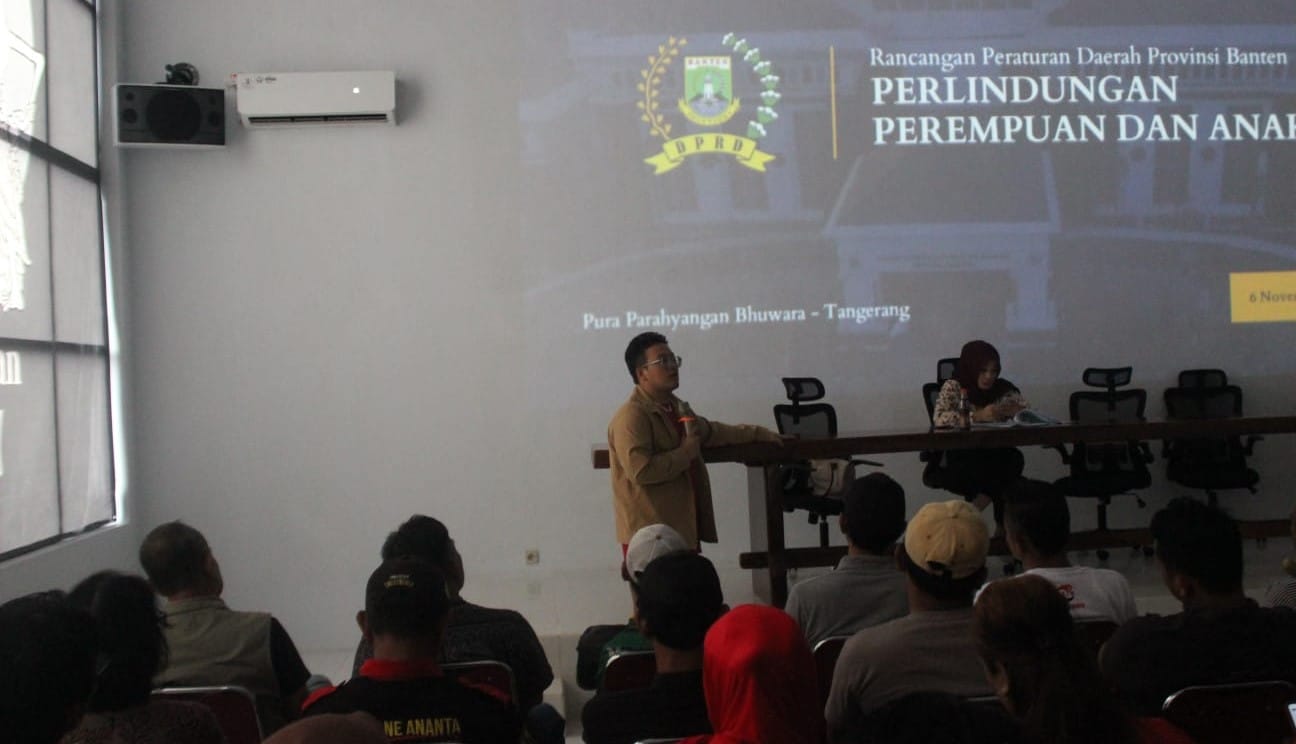 Raperda Perlindungan Perempuan & Anak Banten, wujud nyata Trisakti Bung Karno! Anggota DPRD Abraham Garuda Laksono jelaskan implementasinya untuk menciptakan Indonesia yang berdaulat, berdikari, dan berkepribadian.