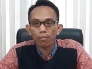 Pasangan Raden Dewi Setiani dan Iing Andri Supriadi diprediksi akan ditetapkan sebagai Bupati dan Wakil Bupati Pandeglang terpilih setelah meraih suara terbanyak dalam Pilkada 2024. KPU Pandeglang menunggu hingga 10 Desember 2024 untuk memastikan tidak ada gugatan sebelum penetapan resmi.