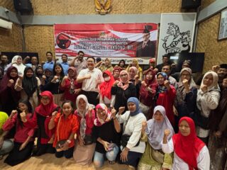 Sosialisasi Raperda Perlindungan Perempuan dan Anak di Tangerang melibatkan relawan kesehatan Banten. Partisipasi mereka sangat penting untuk meningkatkan efektivitas Raperda dalam melindungi perempuan dan anak.