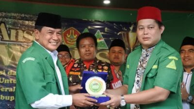 Maesyal Rasyid dan Soma Atmaja menerima penghargaan dalam Ansor Awards 2025 yang digelar oleh GP Ansor Kabupaten Tangerang. Acara ini merayakan dedikasi kader dan tokoh pemuda dalam menjaga nilai-nilai Ahlussunah wal Jama'ah serta berkontribusi dalam pembangunan masyarakat. Temukan momen bersejarah dan inspirasi dari para pemimpin di Kabupaten Tangerang