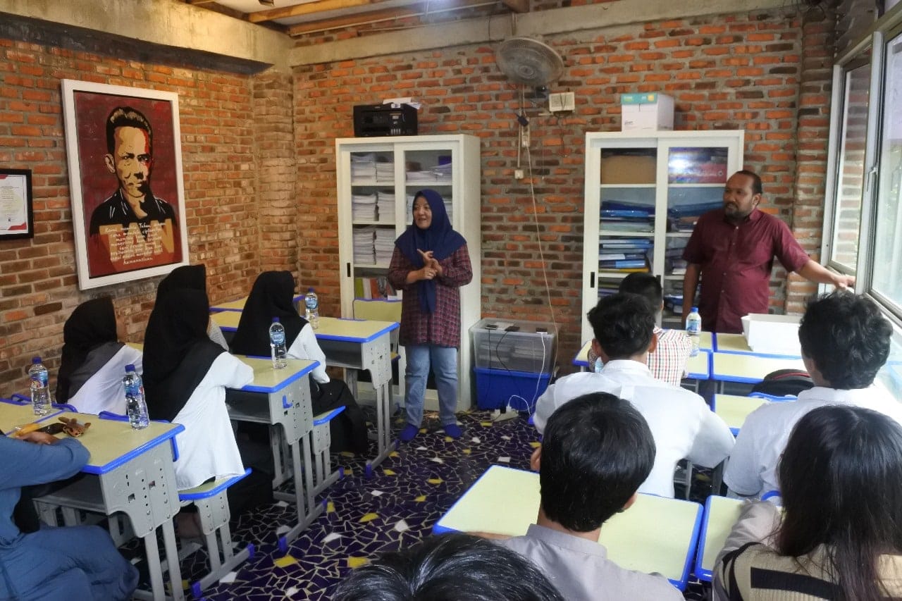 Siswa PKBM Tan Malaka siap menghadapi era digital berkat pelatihan teknologi informasi dan komunikasi dari Universitas Gunadarma