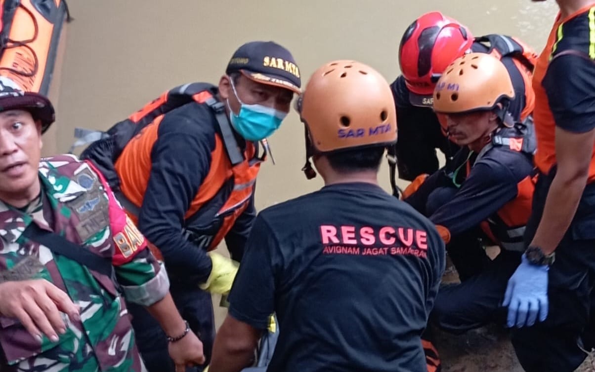 Seorang pria berusia 49 tahun tenggelam saat memancing di Kali Cimanceri, Cikupa. Jasadnya ditemukan keesokan harinya.