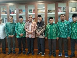 Pengurus Besar Mathla'ul Anwar (PBMA) melakukan silaturahim dengan Ketua MPR-RI Ahmad Muzani untuk membahas kontribusi organisasi dalam pendidikan dan ketahanan pangan.