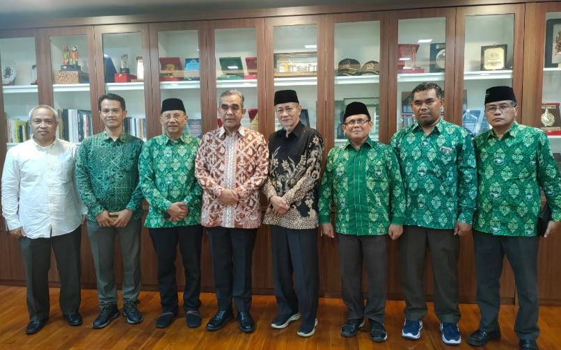 Pengurus Besar Mathla'ul Anwar (PBMA) melakukan silaturahim dengan Ketua MPR-RI Ahmad Muzani untuk membahas kontribusi organisasi dalam pendidikan dan ketahanan pangan.