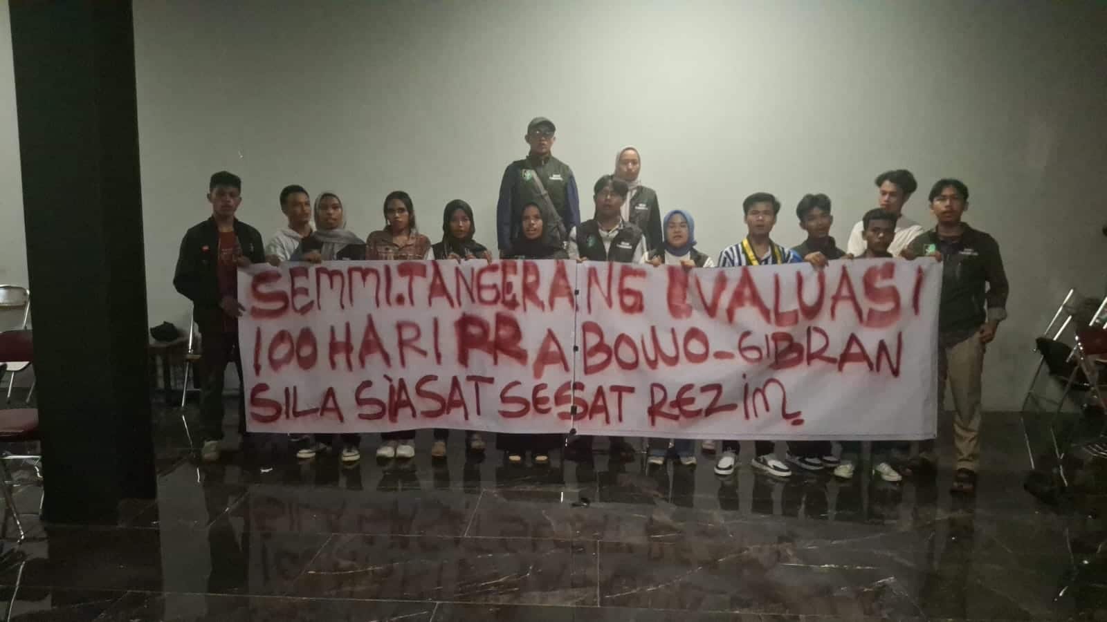 Mahasiswa dari SEMMI mendesak Presiden Prabowo untuk menghentikan Program Makan Bergizi Gratis yang dianggap tidak efektif.