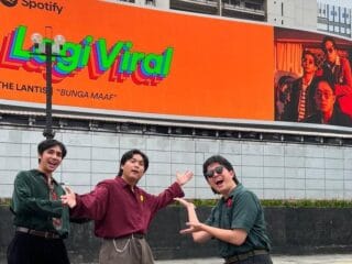 Temukan makna mendalam di balik lagu "Bunga Maaf" oleh The Lantis, perpaduan musik vintage dan modern yang menggugah hati.