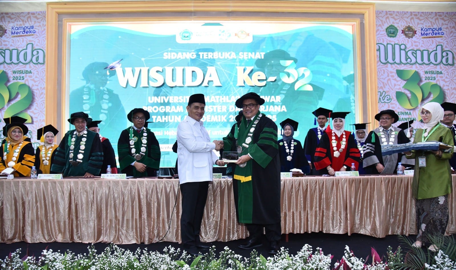 Wakil Menteri Agama Republik Indonesia, Dr. Romo H. Raden Muhammad Syafii, menghadiri wisuda ke-32 Universitas Mathlaul Anwar (UNMA) Banten