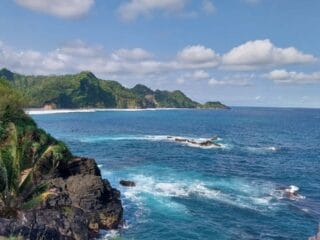 Temukan pesona Kebumen, kota yang kaya akan keindahan alam dan budaya. Dalam liburan akhir semester 2024, sekelompok mahasiswa dari Tangerang