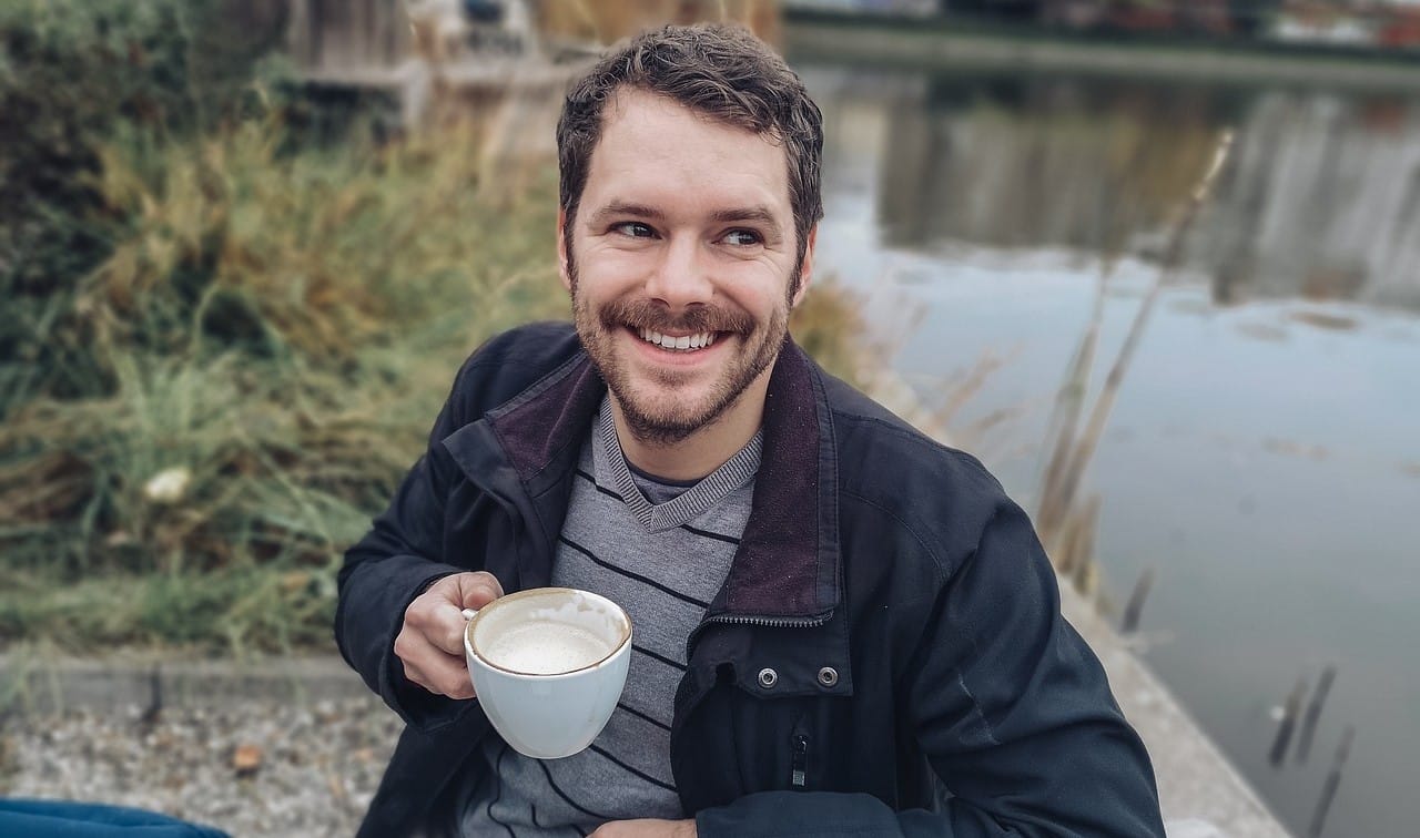 Temukan cara relaksasi setelah seharian beraktivitas, meditasi, yoga, dan membaca, untuk mengurangi stres dan meningkatkan kebahagiaan