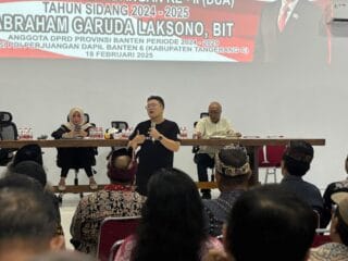 Abraham Garuda Laksono gelar reses di Tangerang, mendengarkan aspirasi berbagai komunitas meski cuaca hujan.