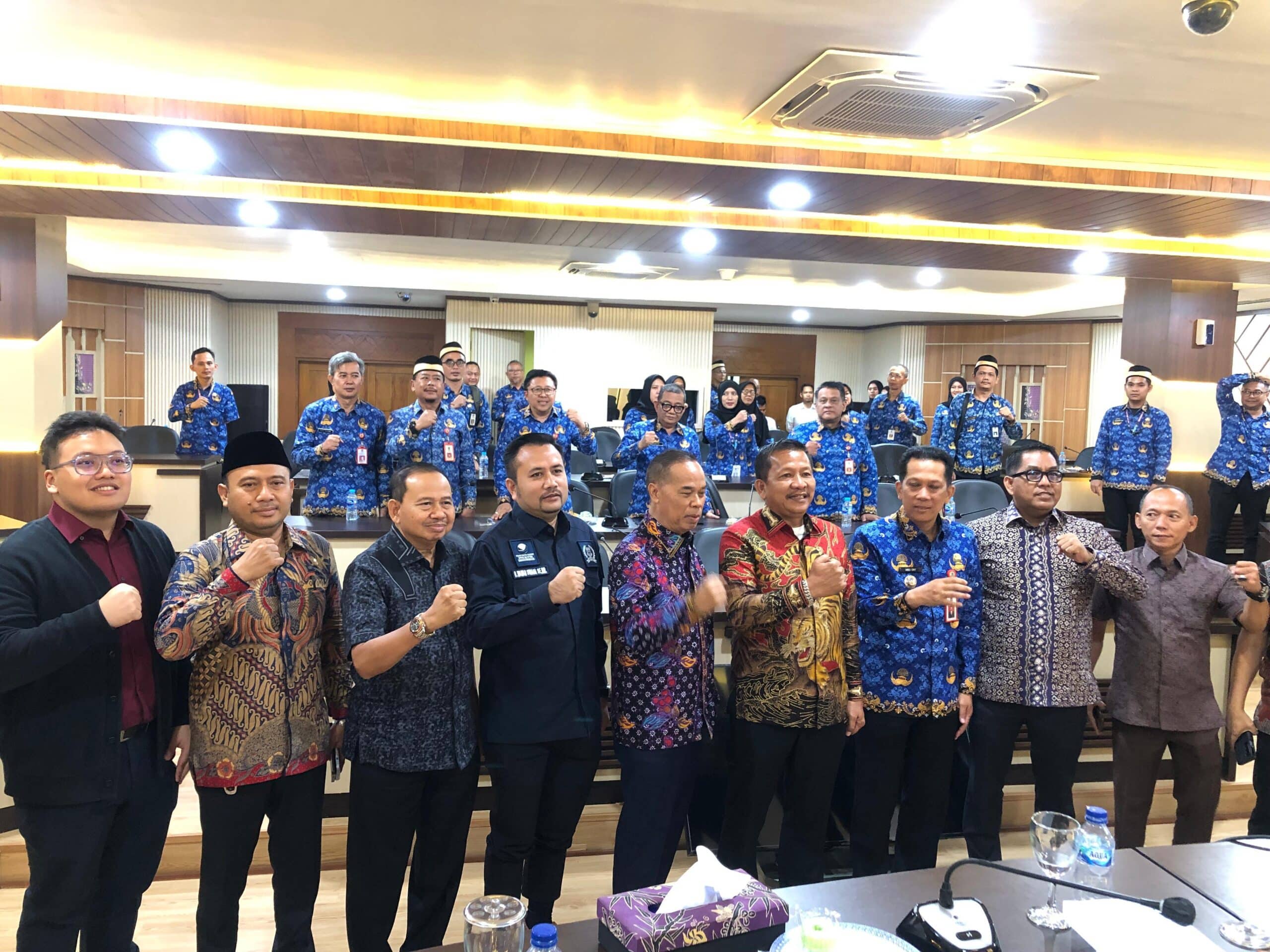 Abraham Garuda Laksono bertemu Pj Bupati Tangerang untuk memperjuangkan penambahan SMP Negeri dan perbaikan sekolah di Bojong Nangka.