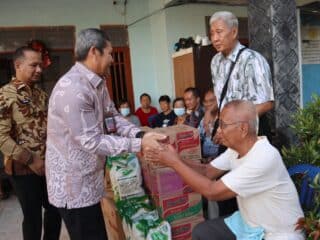 Kementerian Imigrasi dan Pemasyarakatan menyalurkan bantuan sosial kepada LKSLU Kasih Anugerah di Tangerang. Bantuan ini merupakan bagian dari komitmen Pemasyarakatan yang Bermanfaat bagi Masyarakat.