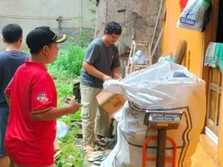 Pemuda Kampung Tanjung Desa Suka Asih Dirikan Bank Sampah: Solusi Efektif Atasi Masalah Sampah
