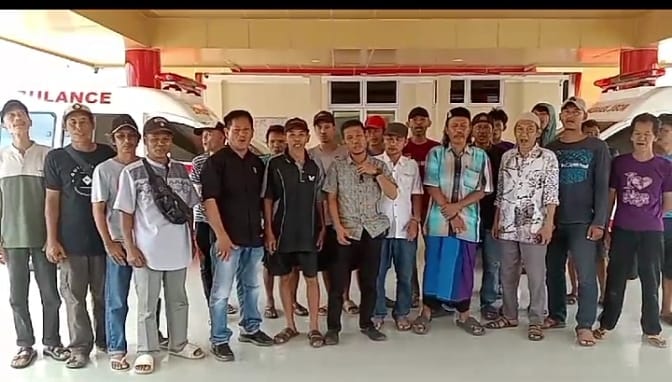 Warga Labuan dukung peresmian RSUD Labuan dengan deklarasi. Kehadiran rumah sakit ini diharapkan memudahkan akses kesehatan masyarakat.