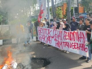 Tuntutan Mahasiswa di HUT Kota Tangerang ke-32